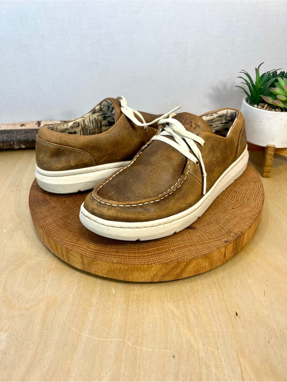 Ariat Hilo Casual Lace Up Shoes Size 8